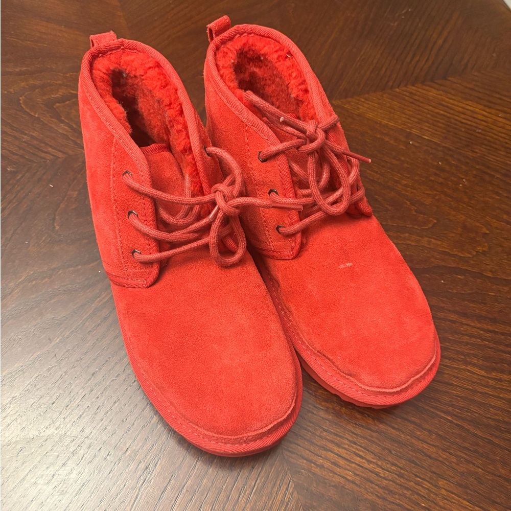 Ugg Neumel Boot size 6 Youth